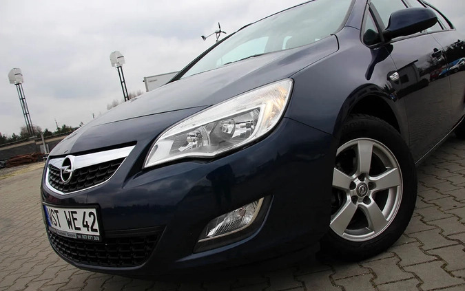 Opel Astra cena 16900 przebieg: 204000, rok produkcji 2011 z Gostynin małe 781